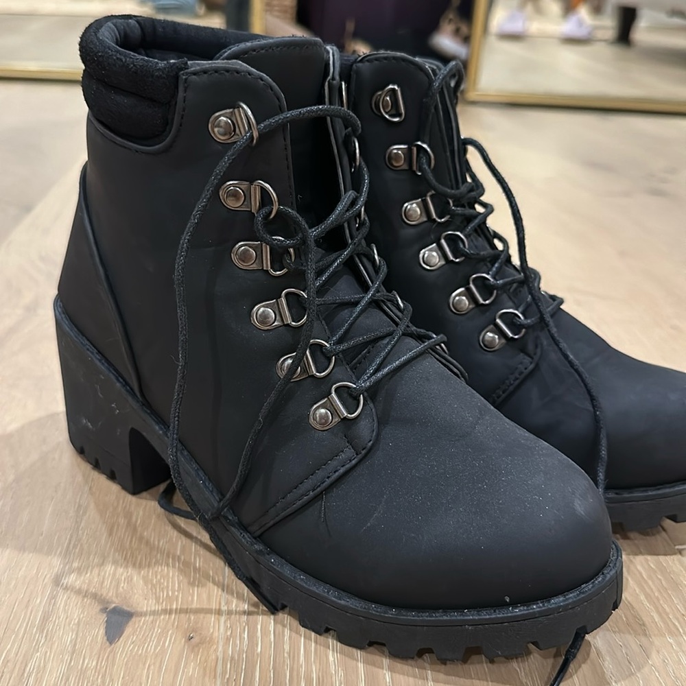 Hiker boot size 9 runs like 8